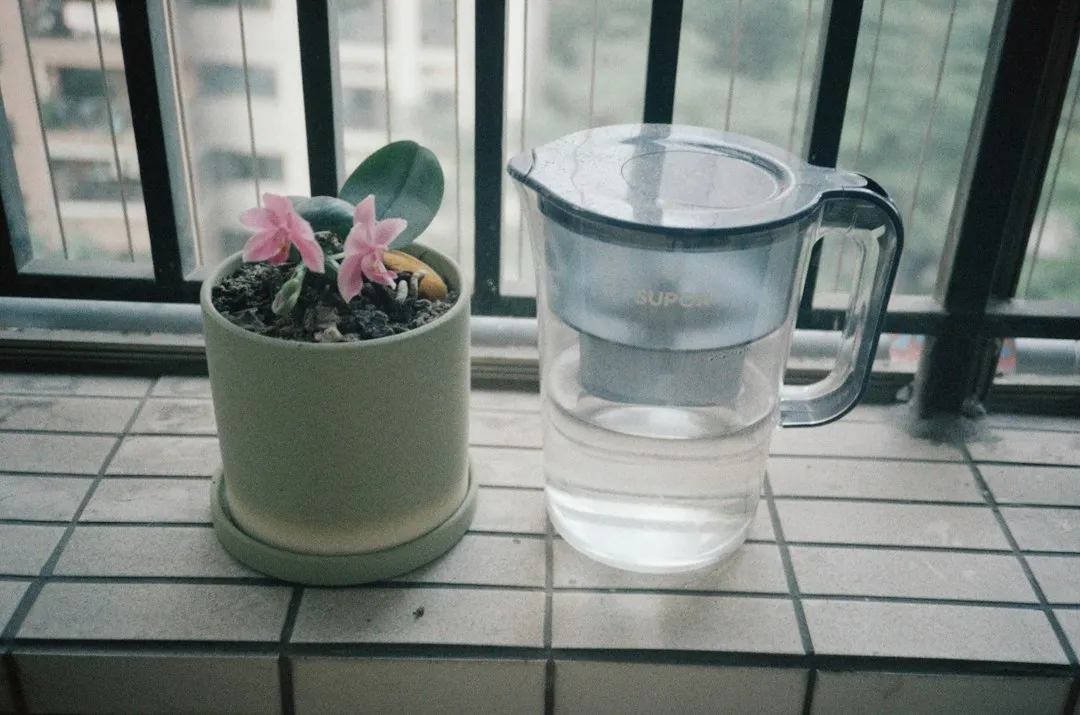 超滤净水机与RO反渗透机对比：适用场景与滤芯维护要点